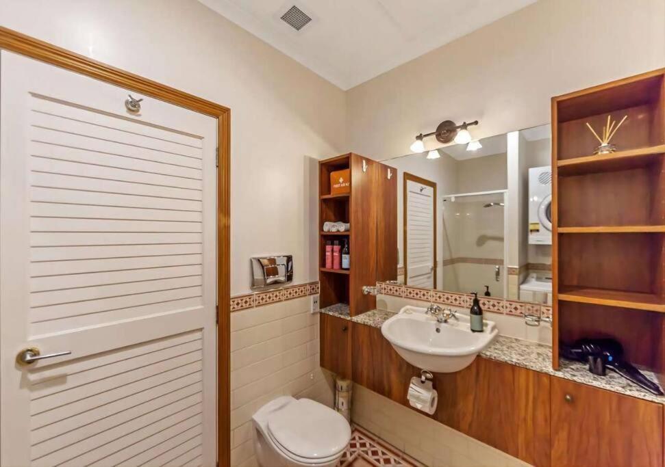 Seaview Waterfront Hotel Apt オークランド エクステリア 写真